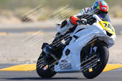 media/Sep-25-2022-CVMA (Sun) [[ee08ed6642]]/Race 6 Amateur Supersport Open/